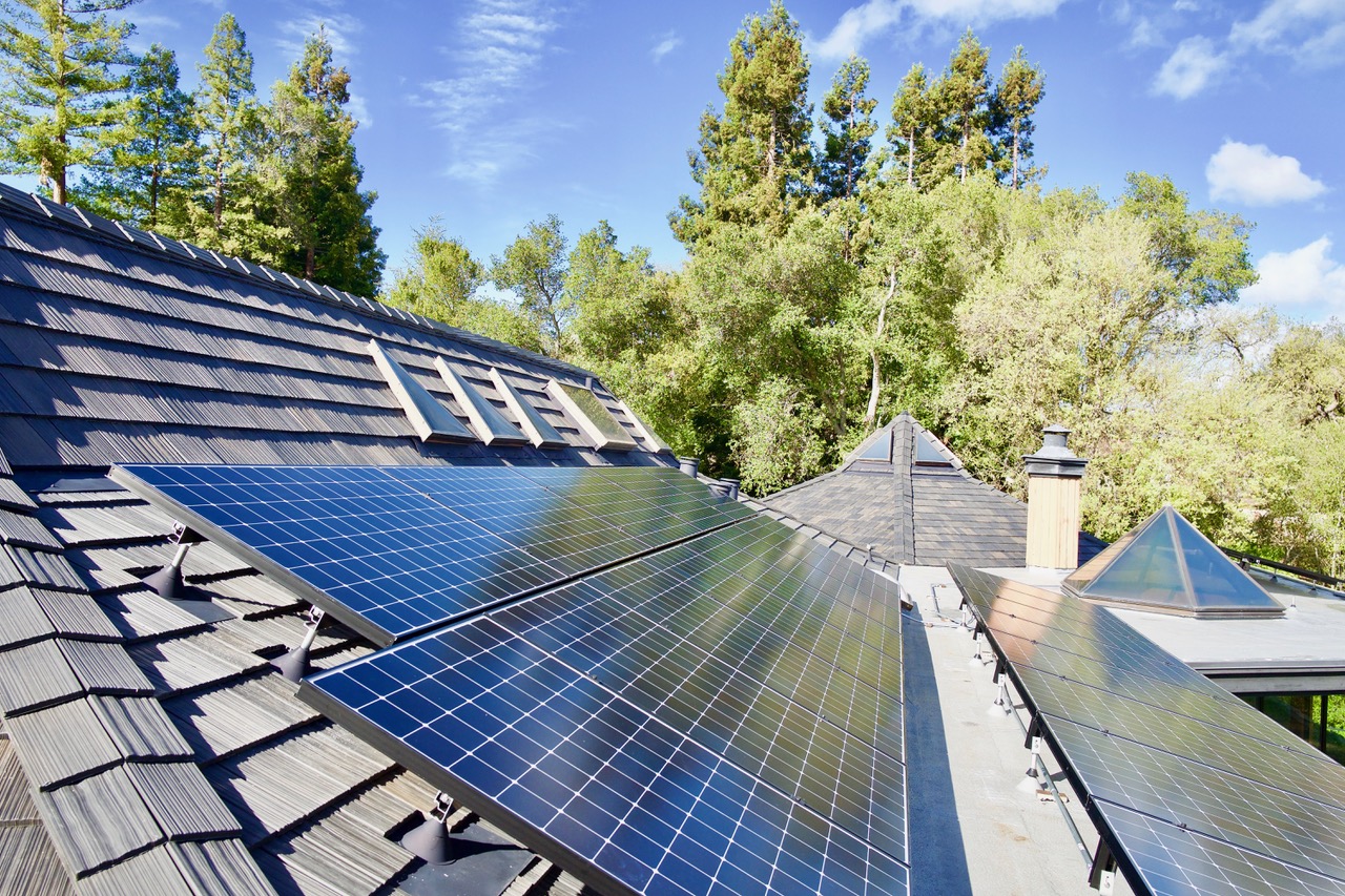 Best Roof for Solar Panels: Why DaVinci Composite Roofing Works