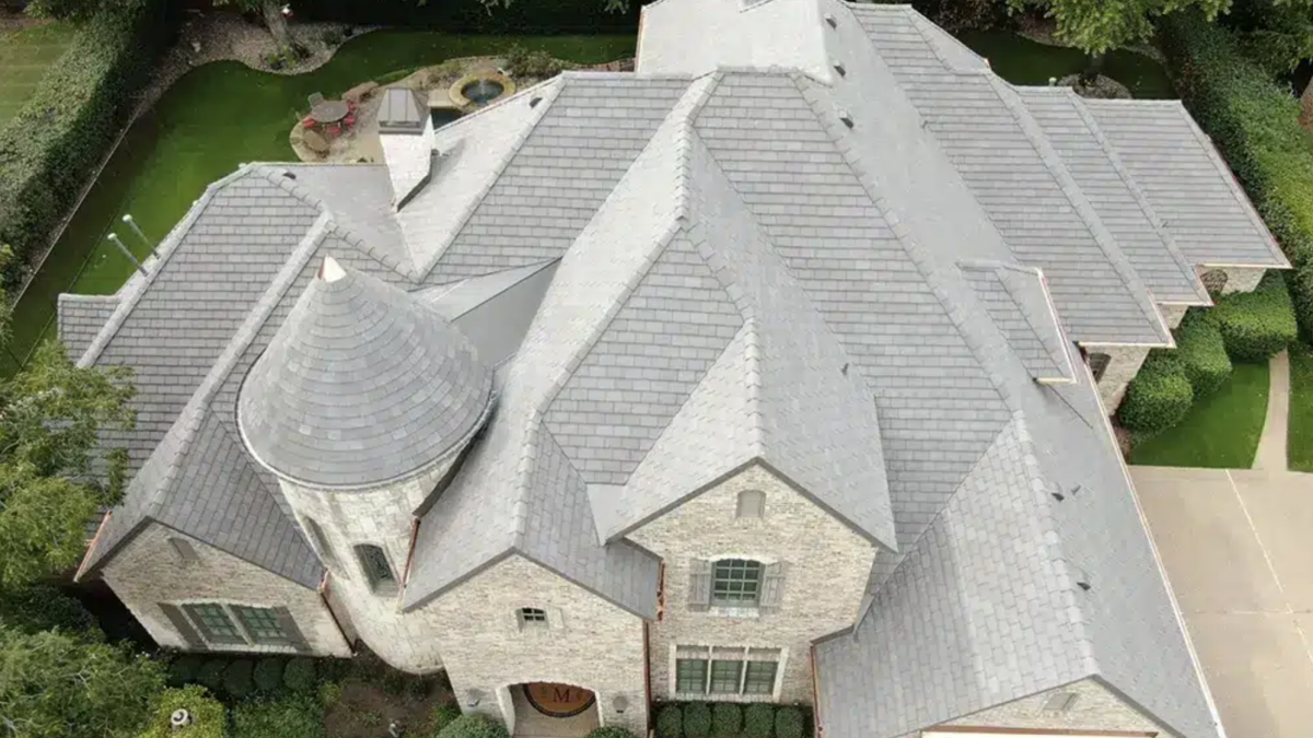 Neighborhood uniformity, long-lasting protection and amazing curb appeal ... all in one designer composite slate roof from DaVinci. 